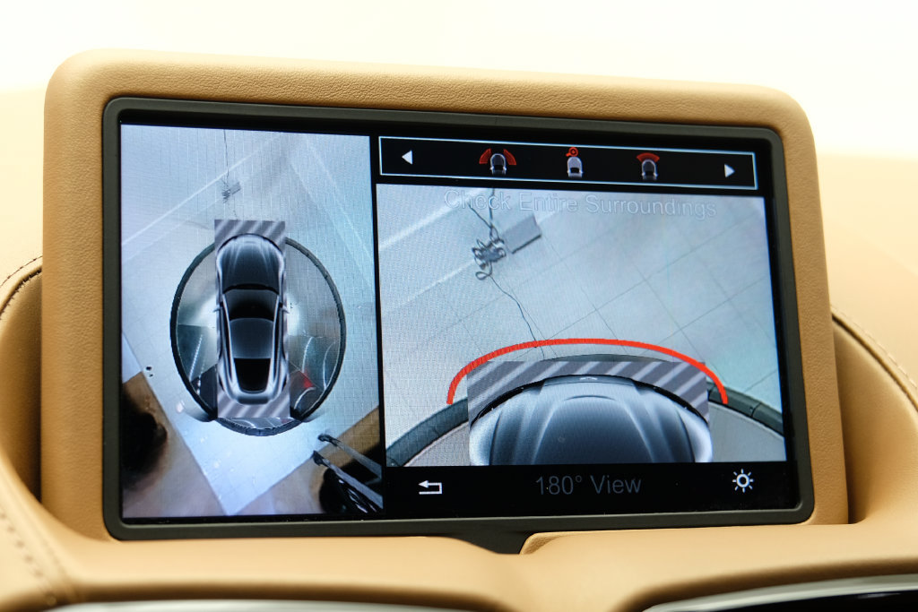 Used 2020 Aston Martin V8 Vantage Coupe RWD image 25