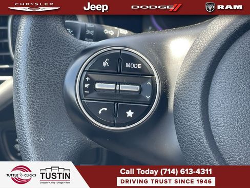 Used 2025 Kia Soul LX w/ LX Technology Package FWD image 27