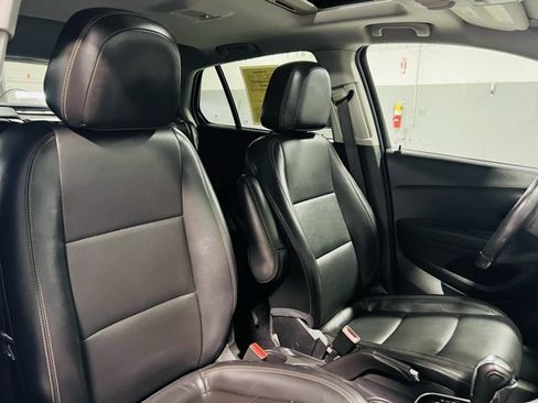 Used 2020 Chevrolet Trax Premier image 35