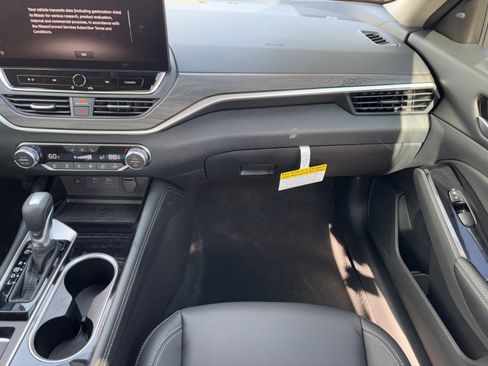 New 2025 Nissan Altima 2.5 SL image 17