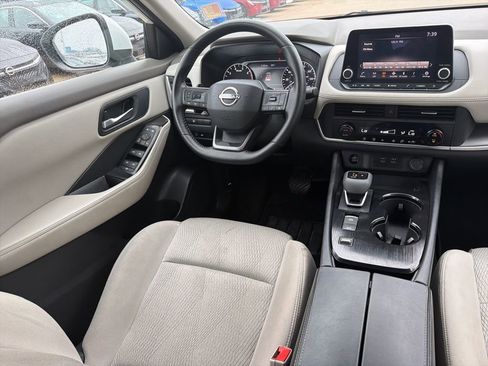 Used 2025 Nissan Rogue SV FWD image 19