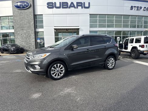 Used 2017 Ford Escape Titanium image 5