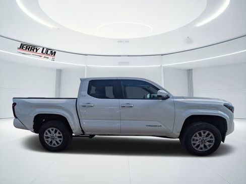 Used 2024 Toyota Tacoma SR5 image 2
