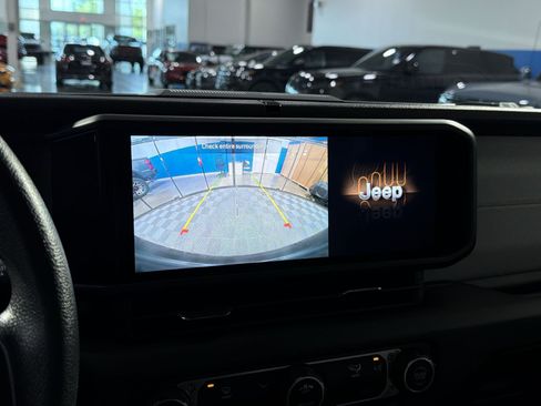 Used 2024 Jeep Wrangler Unlimited Sport AWD/4WD image 31