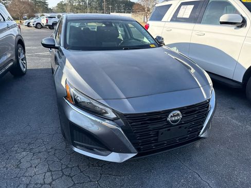Used 2023 Nissan Altima 2.5 SV image 7