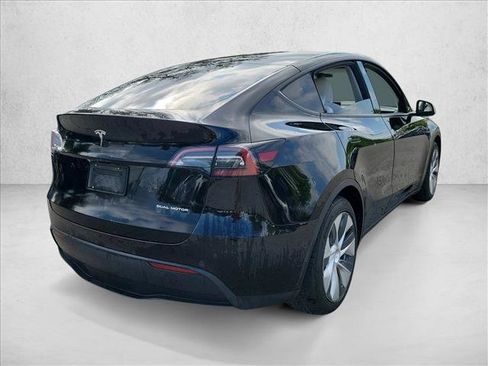 Used 2021 Tesla Model Y Long Range image 5