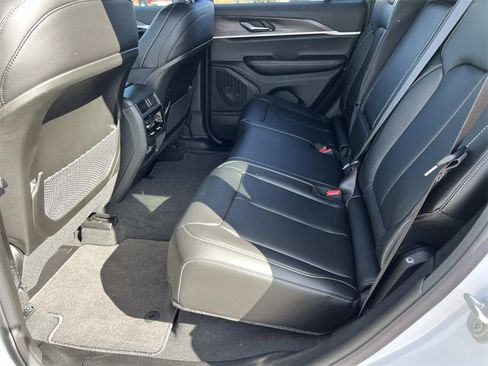 New 2025 Jeep Grand Cherokee Limited image 9