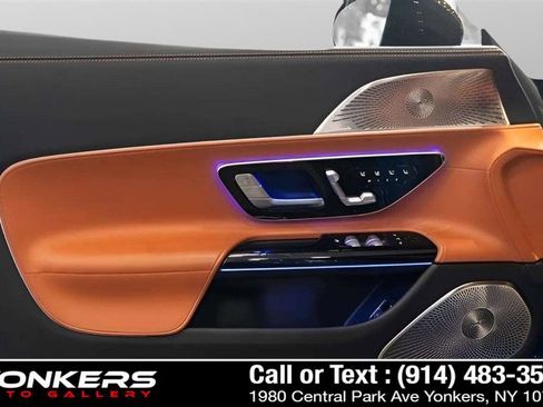 Used 2022 Mercedes-Benz SL 55 AMG 4MATIC w/ Driver Assistance Package image 44