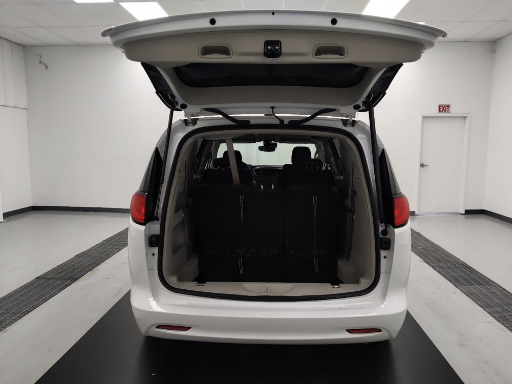 Used 2023 Chrysler Voyager LX FWD image 29