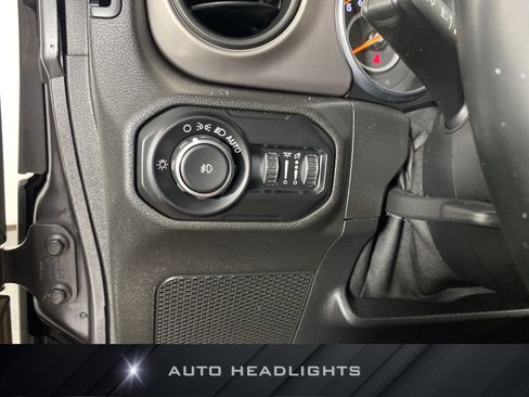 Used 2020 Jeep Wrangler Sport AWD/4WD image 23
