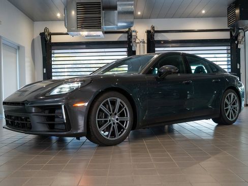 New 2025 Porsche Panamera 4 image 1