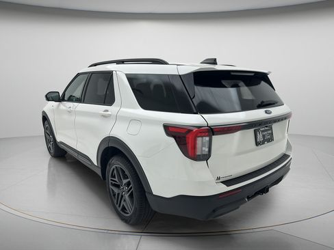 Used 2025 Ford Explorer ST-Line w/ ST-Line Street Pack AWD/4WD image 5
