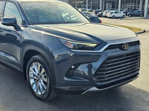 Used 2024 Toyota Grand Highlander Platinum image 2