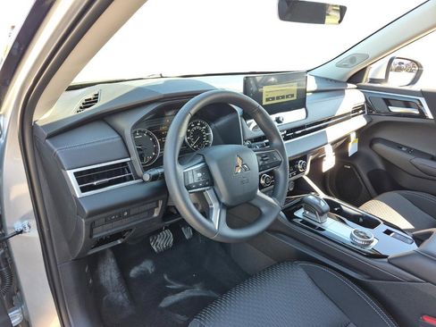 New 2026 Mitsubishi Outlander ES FWD image 15