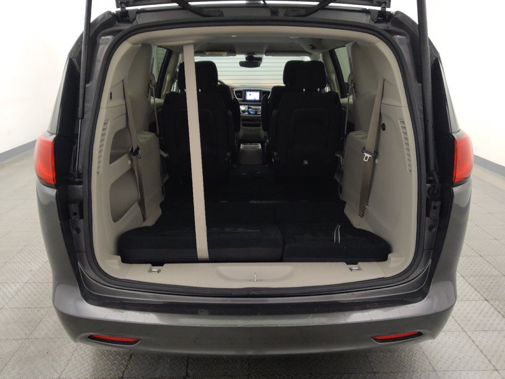 Used 2023 Chrysler Voyager LX FWD image 29