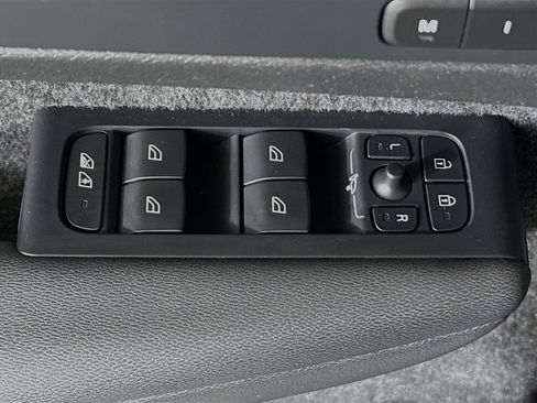 Used 2023 Volvo C40 P8 Recharge Plus image 14