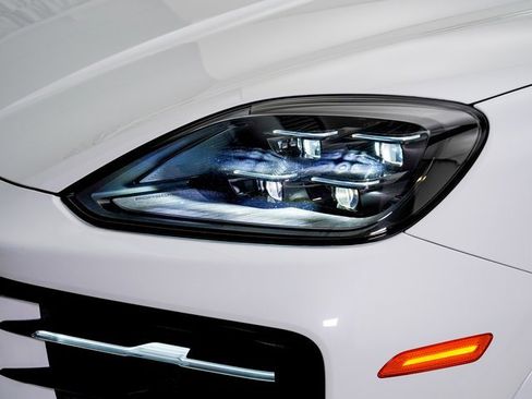 Used 2025 Porsche Cayenne image 31