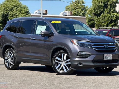 Used 2018 Honda Pilot Touring image 2