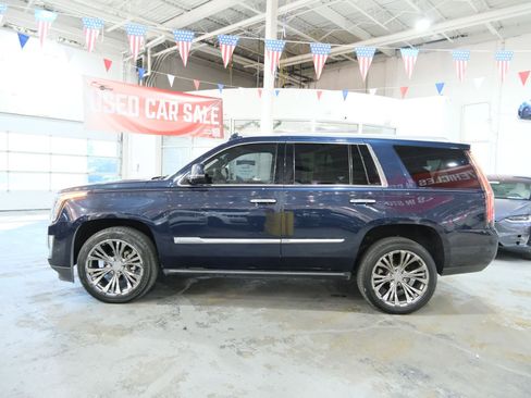 Used 2017 Cadillac Escalade Platinum image 6