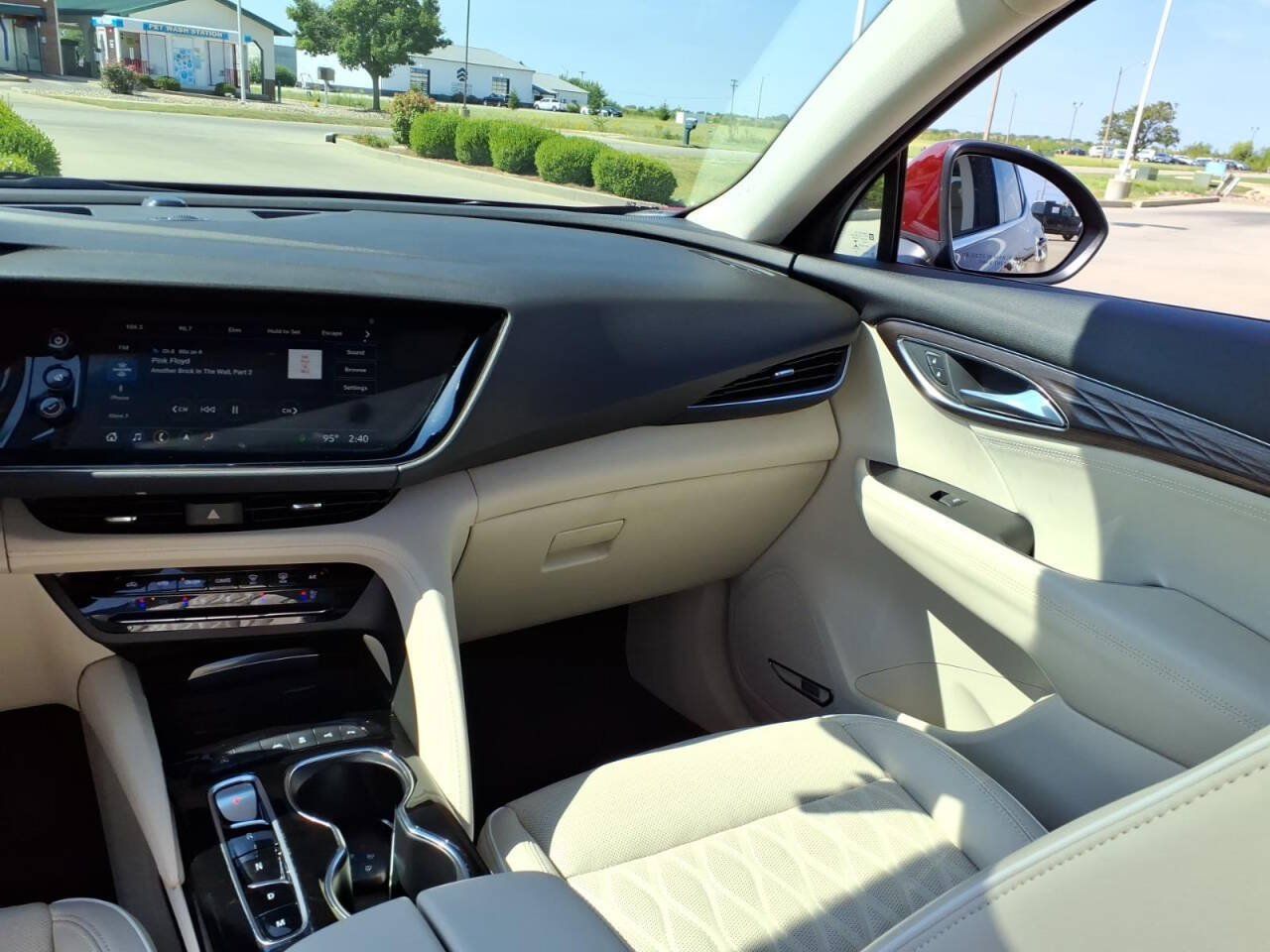 Used 2021 Buick Envision Avenir w/ Technology Package II FWD image 11