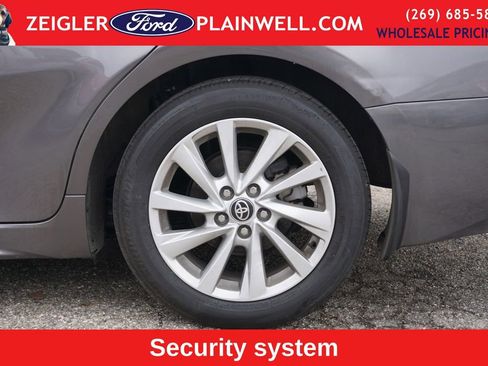 Used 2024 Toyota Camry SE image 9