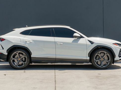 Used 2020 Lamborghini Urus AWD/4WD image 6