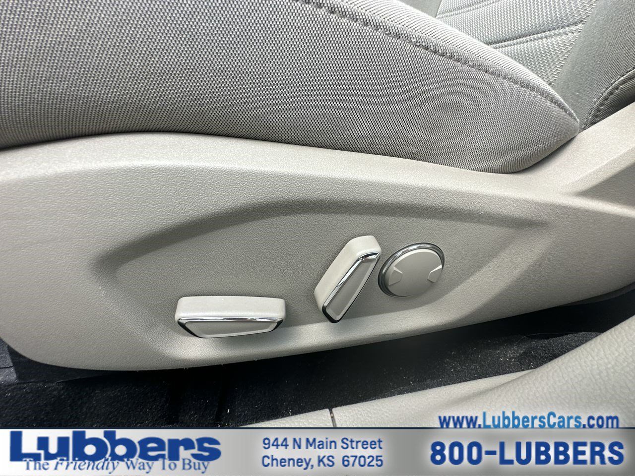 Used 2019 Ford Fusion SE FWD image 12