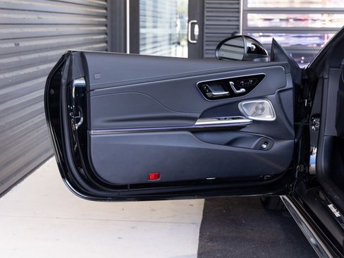 Used 2025 Mercedes-Benz CLE 300 4MATIC Cabriolet image 16