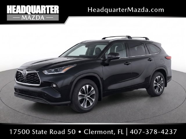 Used 2024 Toyota Highlander XLE AWD/4WD image 1
