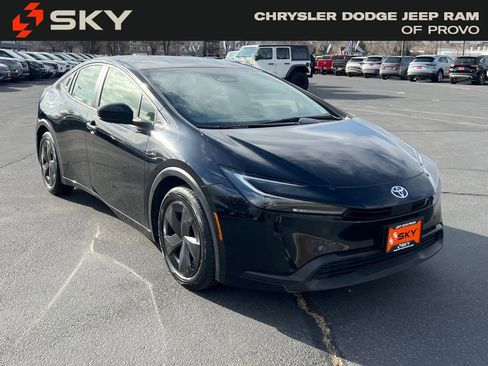 Used 2024 Toyota Prius LE image 4