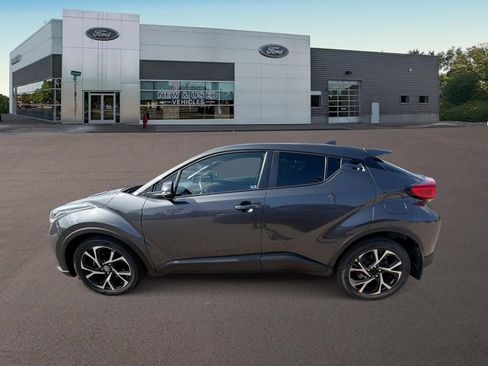 Used 2022 Toyota C-HR XLE FWD image 6