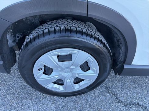 Used 2023 Subaru Forester Base image 17