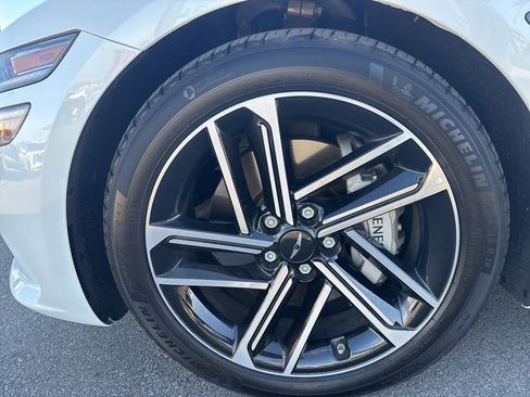 Used 2025 Genesis G80 2.5T Advanced image 9