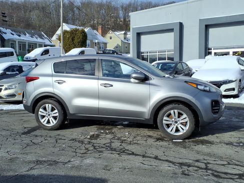 Used 2019 Kia Sportage LX image 2