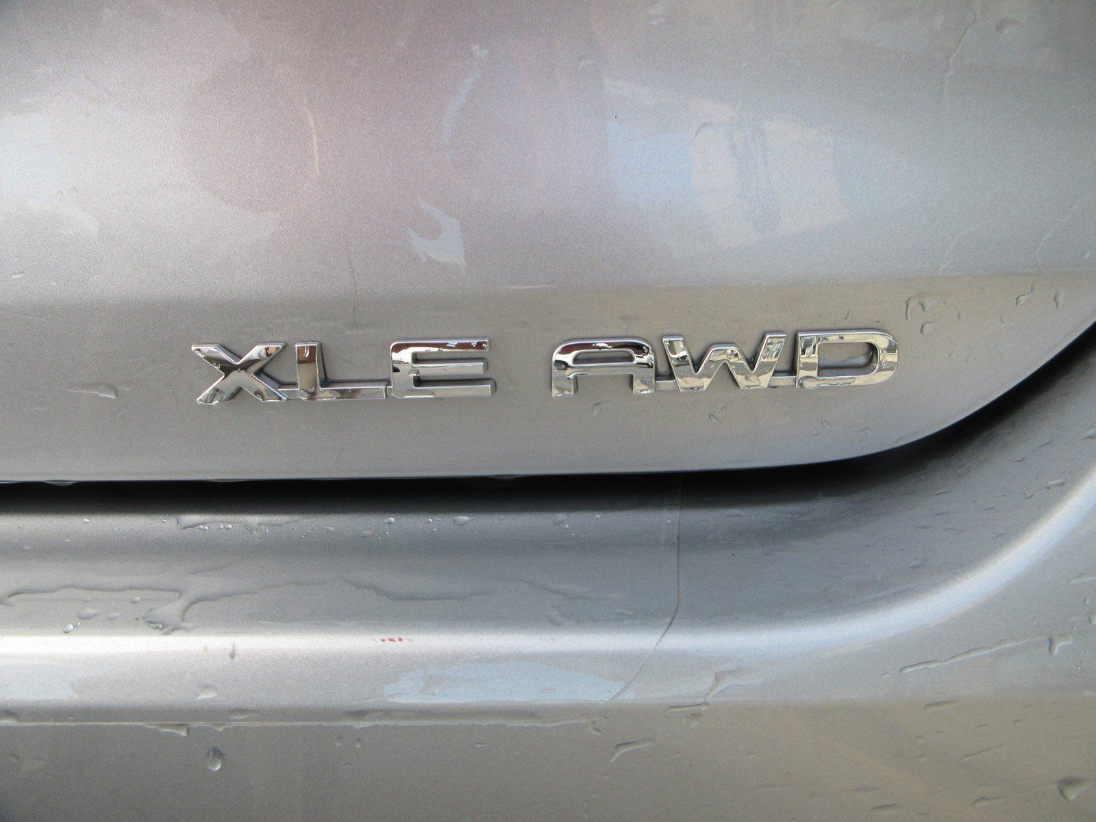 Used 2024 Toyota Highlander XLE AWD/4WD image 9