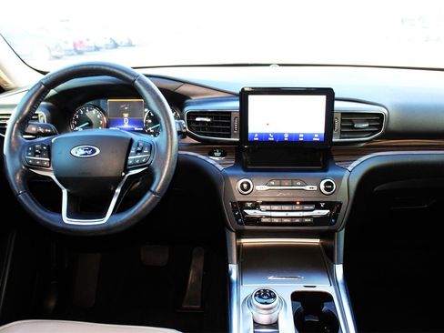 Used 2020 Ford Explorer Limited w/ Class III Trailer Tow Package image 14