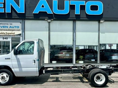 Used 2024 Ford E-350 and Econoline 350 Super Duty w/ Driver's Safety Package RWD image 23