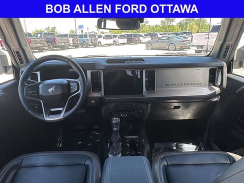 Used 2025 Ford Bronco Outer Banks AWD/4WD image 17