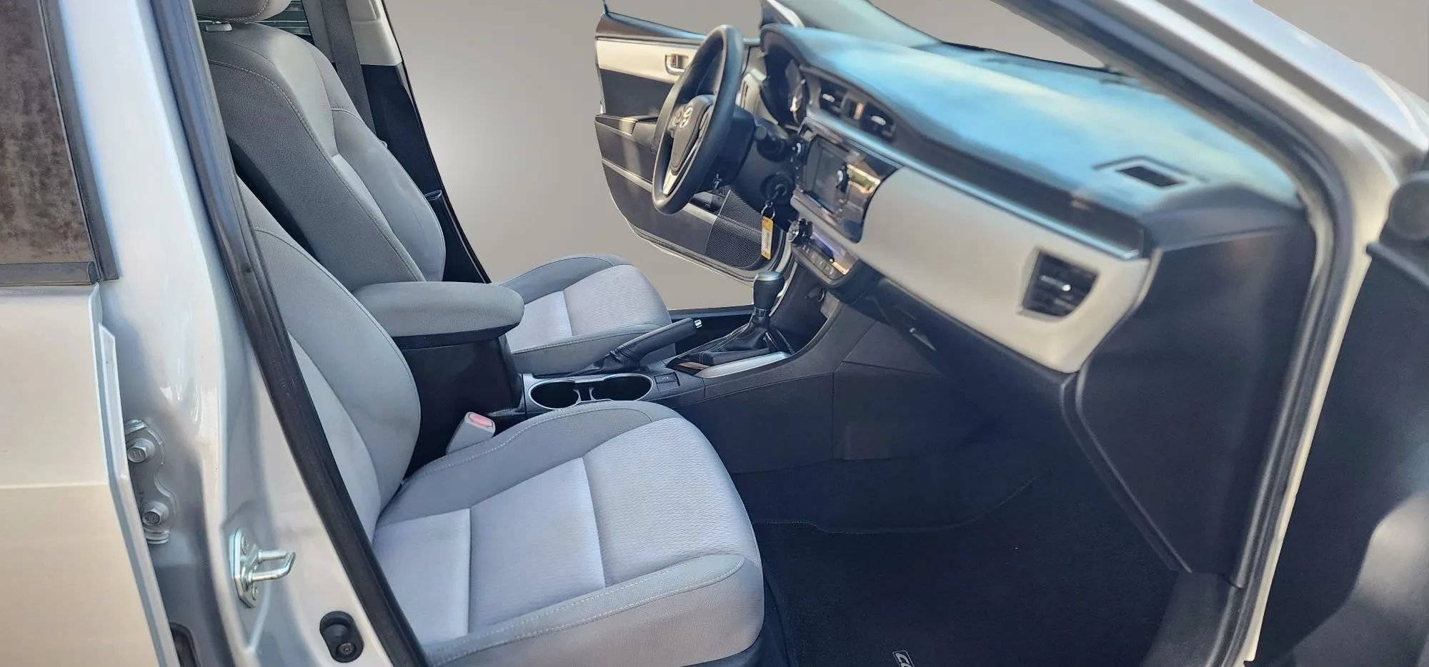 Used 2015 Toyota Corolla LE FWD image 25