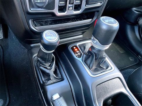 Used 2020 Jeep Wrangler Unlimited Sahara image 25