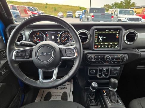 Used 2021 Jeep Wrangler Unlimited Sahara AWD/4WD image 17