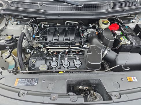 Used 2018 Ford Explorer XLT w/ Equipment Group 202A image 28