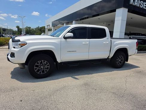Used 2023 Toyota Tacoma SR5 w/ Technology Package AWD/4WD image 2