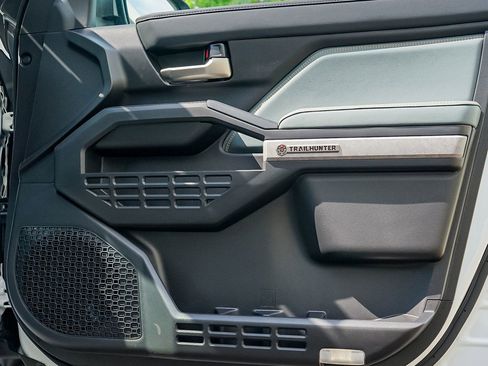 New 2025 Toyota Tacoma Trailhunter image 8