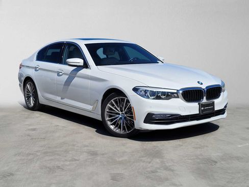 Used 2018 BMW 530i RWD image 2