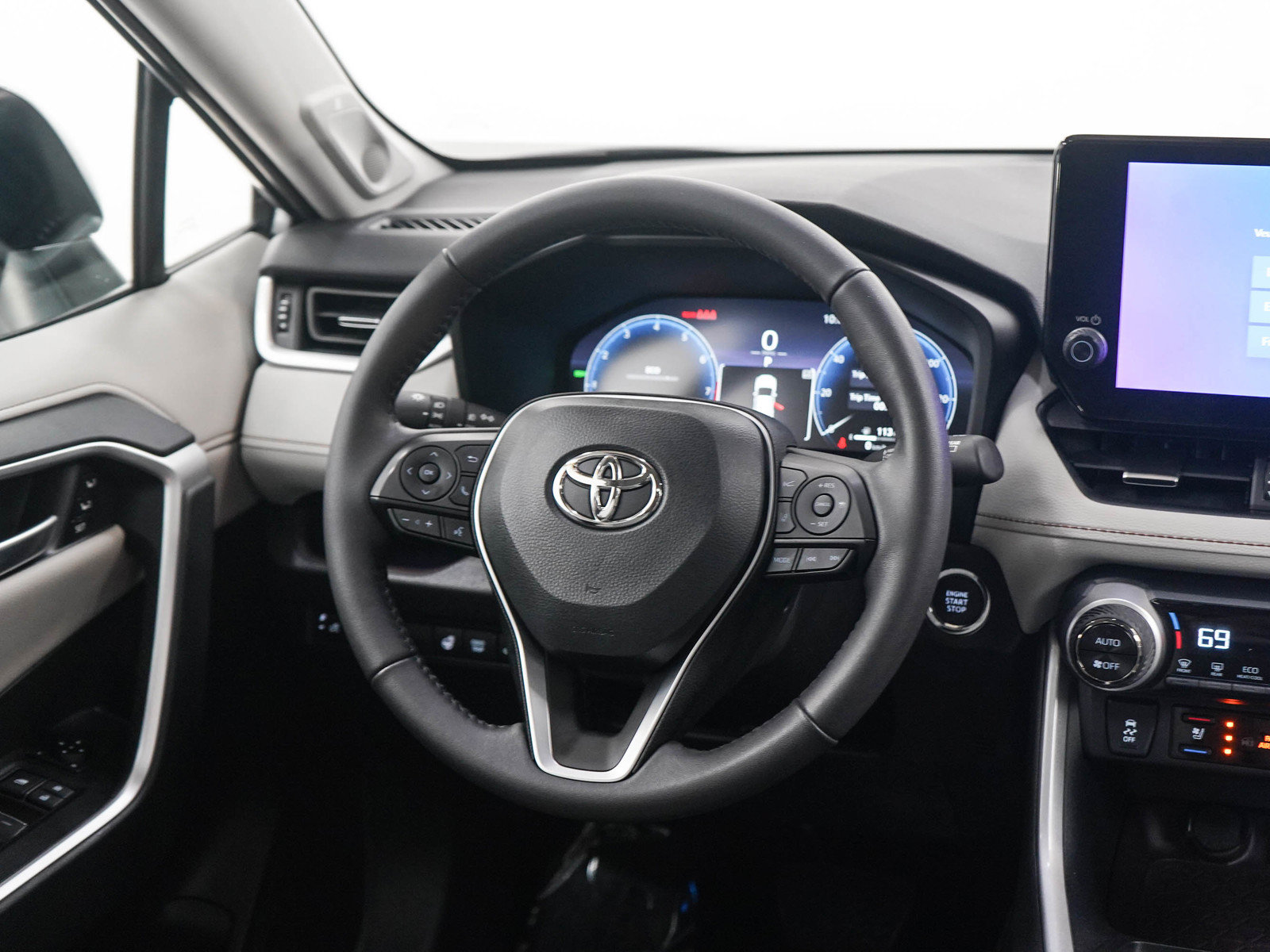 Used 2025 Toyota RAV4 Limited w/ Weather Package AWD/4WD image 14