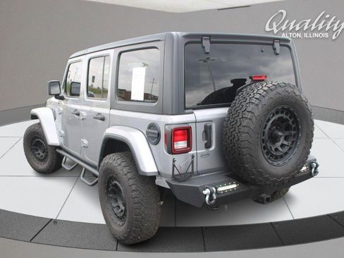 Used 2021 Jeep Wrangler Unlimited Sahara AWD/4WD image 6