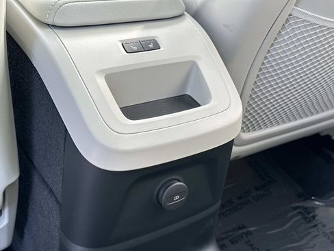 Certified 2025 Volvo XC60 T8 Plus w/ Protection Package Premier image 22