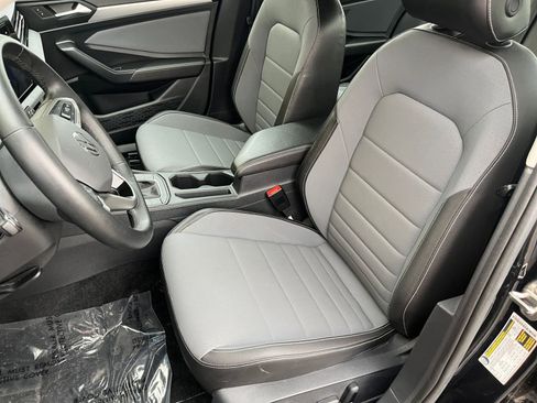 Used 2025 Volkswagen Jetta SE image 32