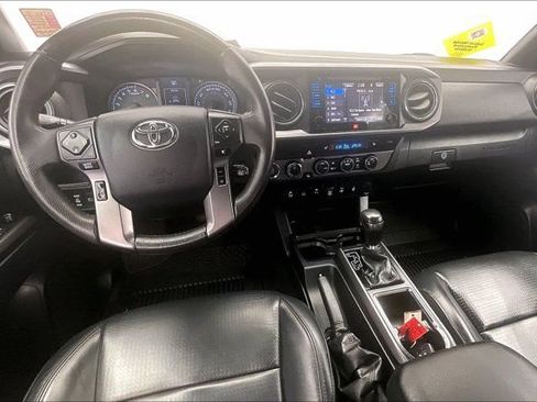 Used 2019 Toyota Tacoma TRD Off-Road w/ TRD Premium Off Road Package AWD/4WD image 15